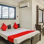 Oyo 75641 Vandan Villa Rooms Service Apartment