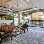 Itsy Hotels Shri Guru Service Apartment