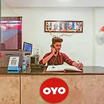 Oyo 89869 On The Way Hotel