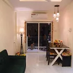 Avame 2Bhk Golden Theme Flat Near Airport