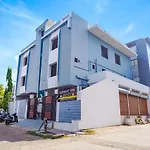 Fabhotel Midnight Inn