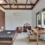 Stayvista\'S Lakeside Whispers - Lake & Mountain-View Villa With Lawn & Indoor-Outdoor Games