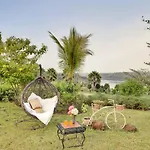 Stayvista\'S Lakeside Whispers - Lake & Mountain-View Villa With Lawn & Indoor-Outdoor Games