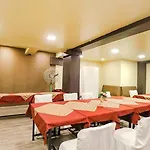 Fabhotel Parashar