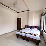 Basera Ac Dormitory & Rooms