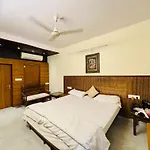 Royal Palms Luxury Service Apartment