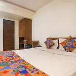 Fabhotel Dua Continental