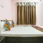 Fabhotel Tara Deluxe - 1200 Meter From Yashwant Stadium