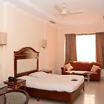 OYO Flagship 14060 Orient Inn Sadar