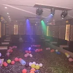 Jk Rooms 128 Hotel Rr