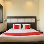 Oyo 890 Seven Suites Apartment