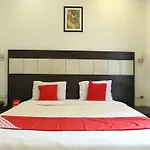 Oyo 890 Seven Suites Apartment