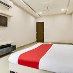 Oyo 69873 Hotel Fld
