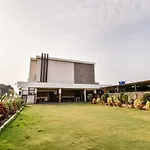 Oyo 69873 Hotel Fld