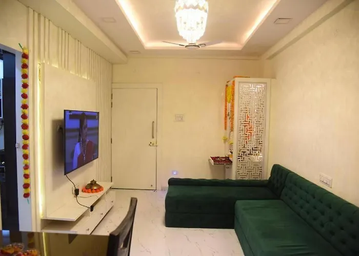 Avame 2Bhk Golden Theme Flat Near Airport