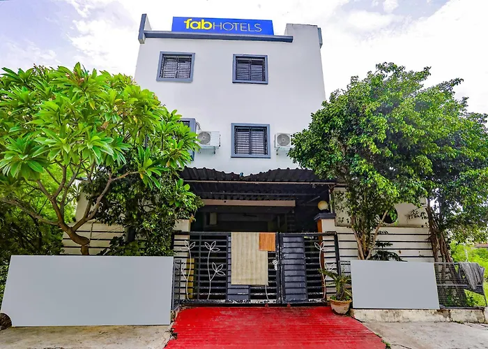 Fabhotel New Shraddha Inn - Nr Airport Colony