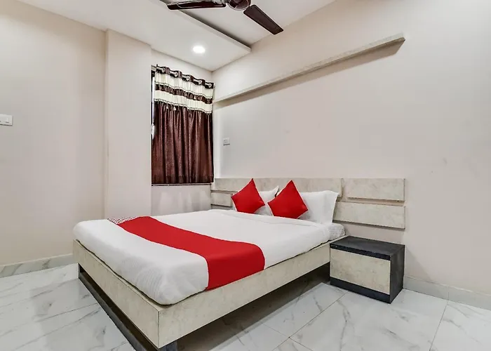 Oyo 69873 Hotel Fld