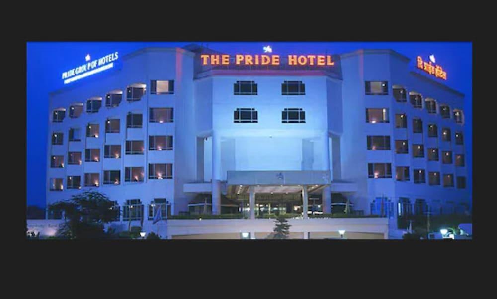 The Pride Hotel, Hotel