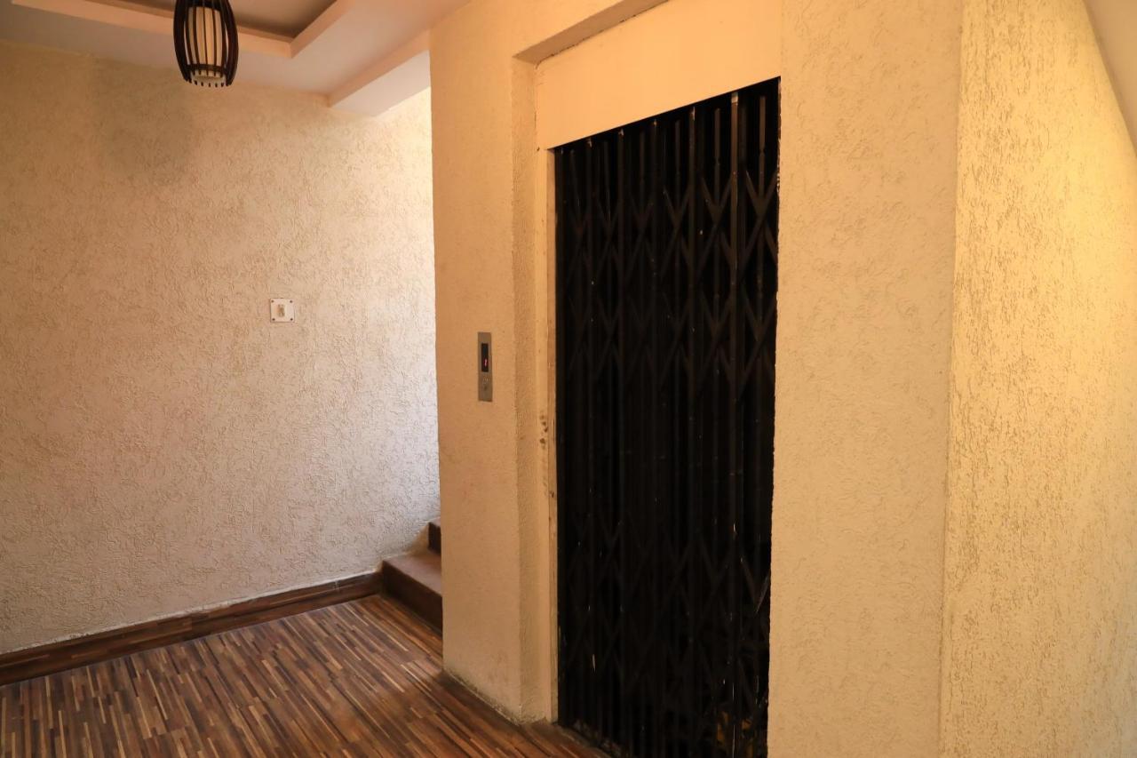 Oyo 15211 Midas Hotel 3*