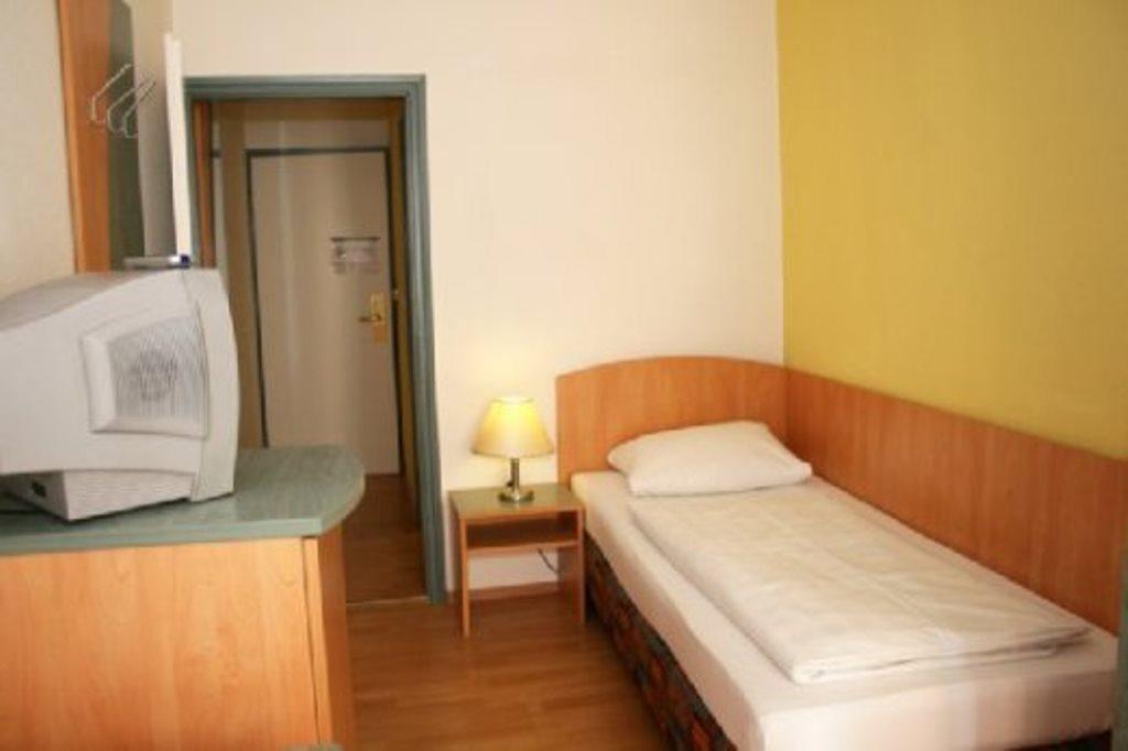 Rajhans Hotel 3*