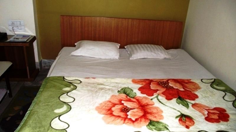 Rajhans Hotel