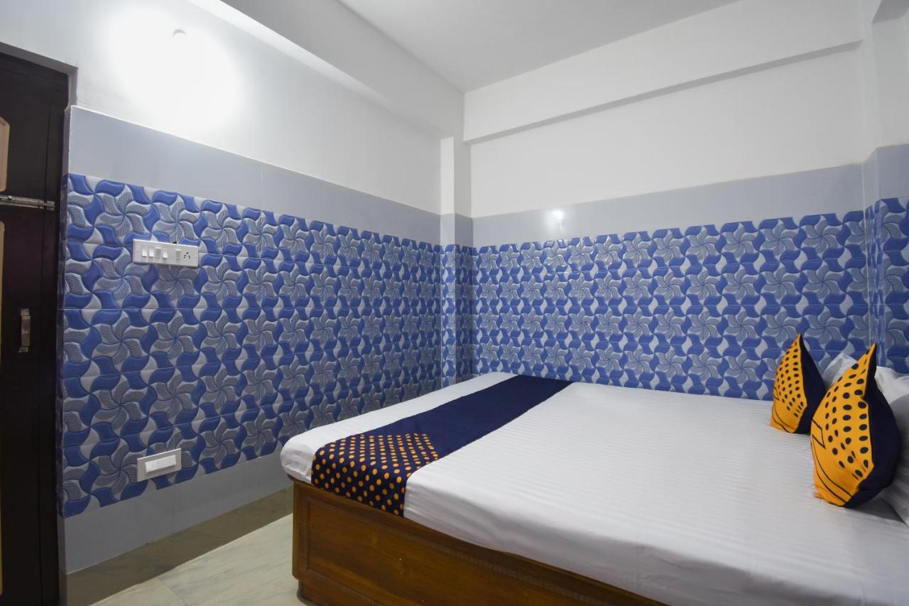 Collection O Orient Star 3* Nagpur