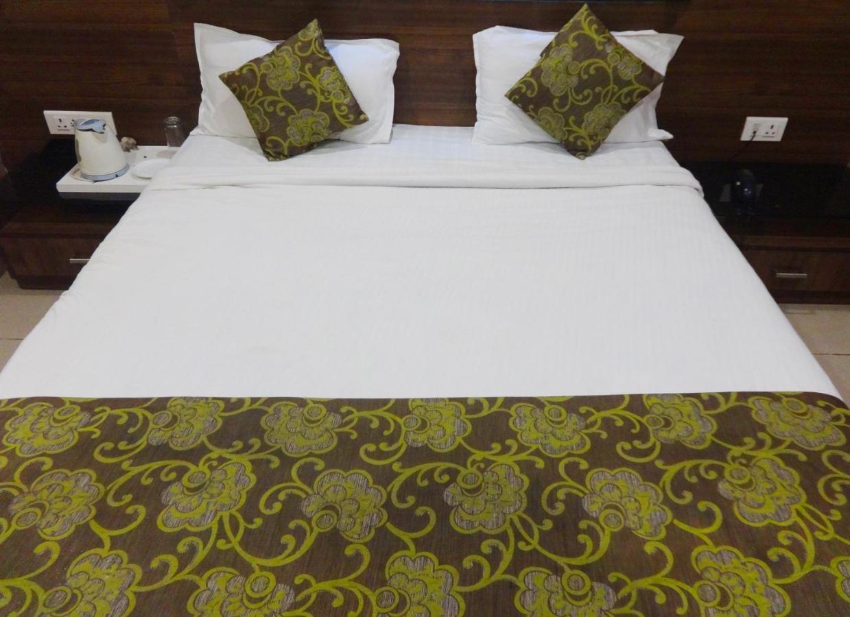 Hotel Flora 3*