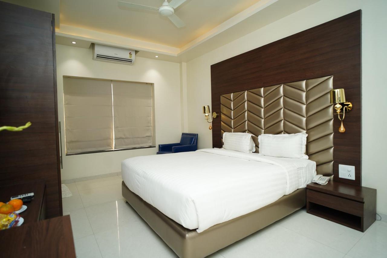 Orange Tree Hotel 3*