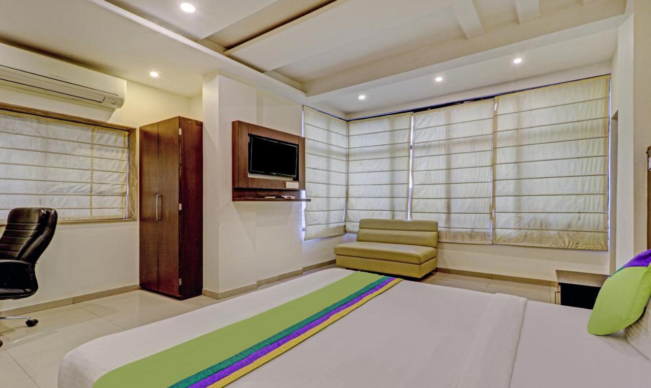 Treebo Trend Loharkar's Family Hotel 3*