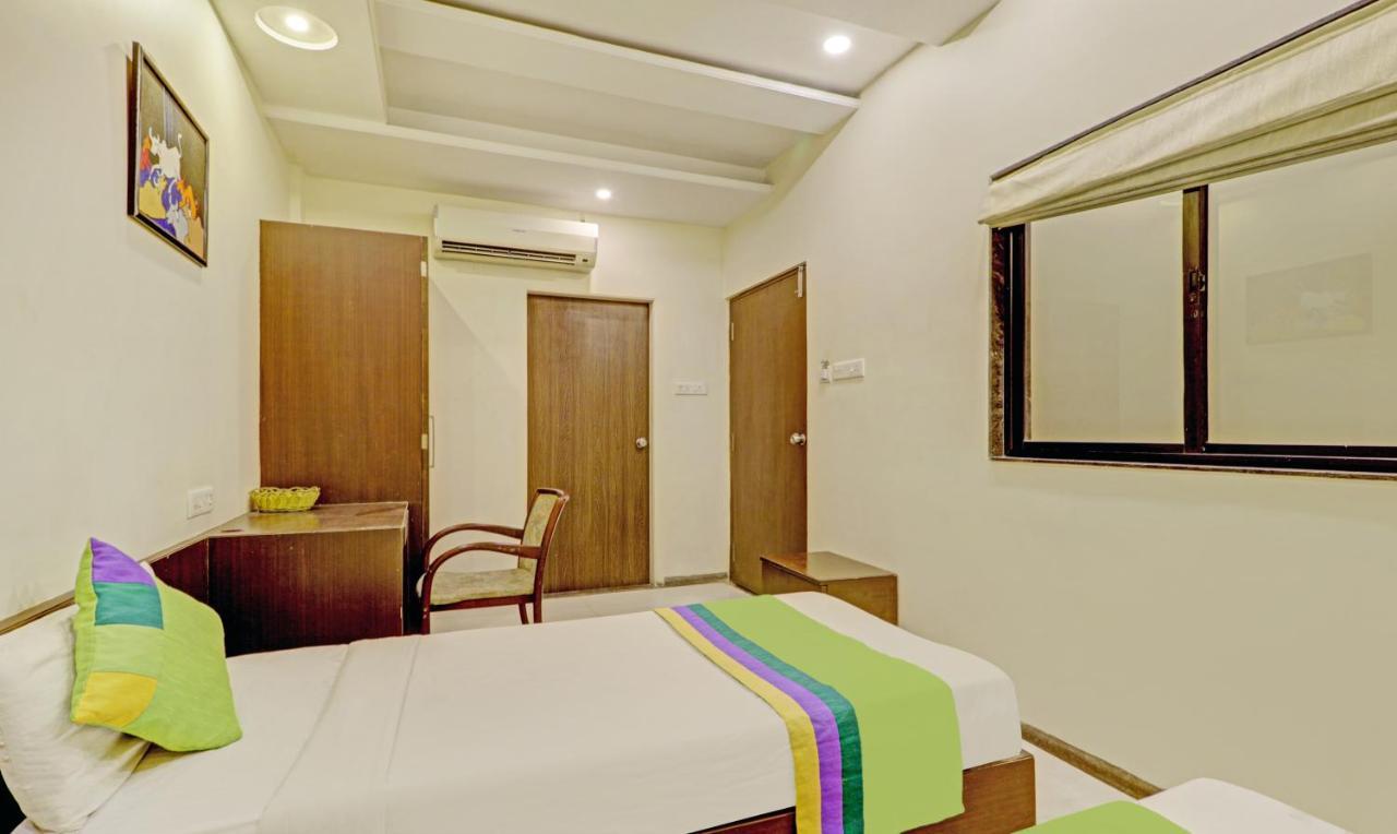 Hotel Treebo Trend Loharkar's Family