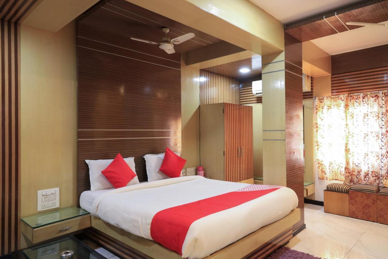 Hotel Oyo Flagship 77764 Hotel Rahul Ganeshpeth Colony 3*