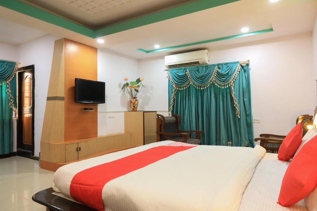 Hotel Oyo Flagship 77764 Hotel Rahul Ganeshpeth Colony 3*