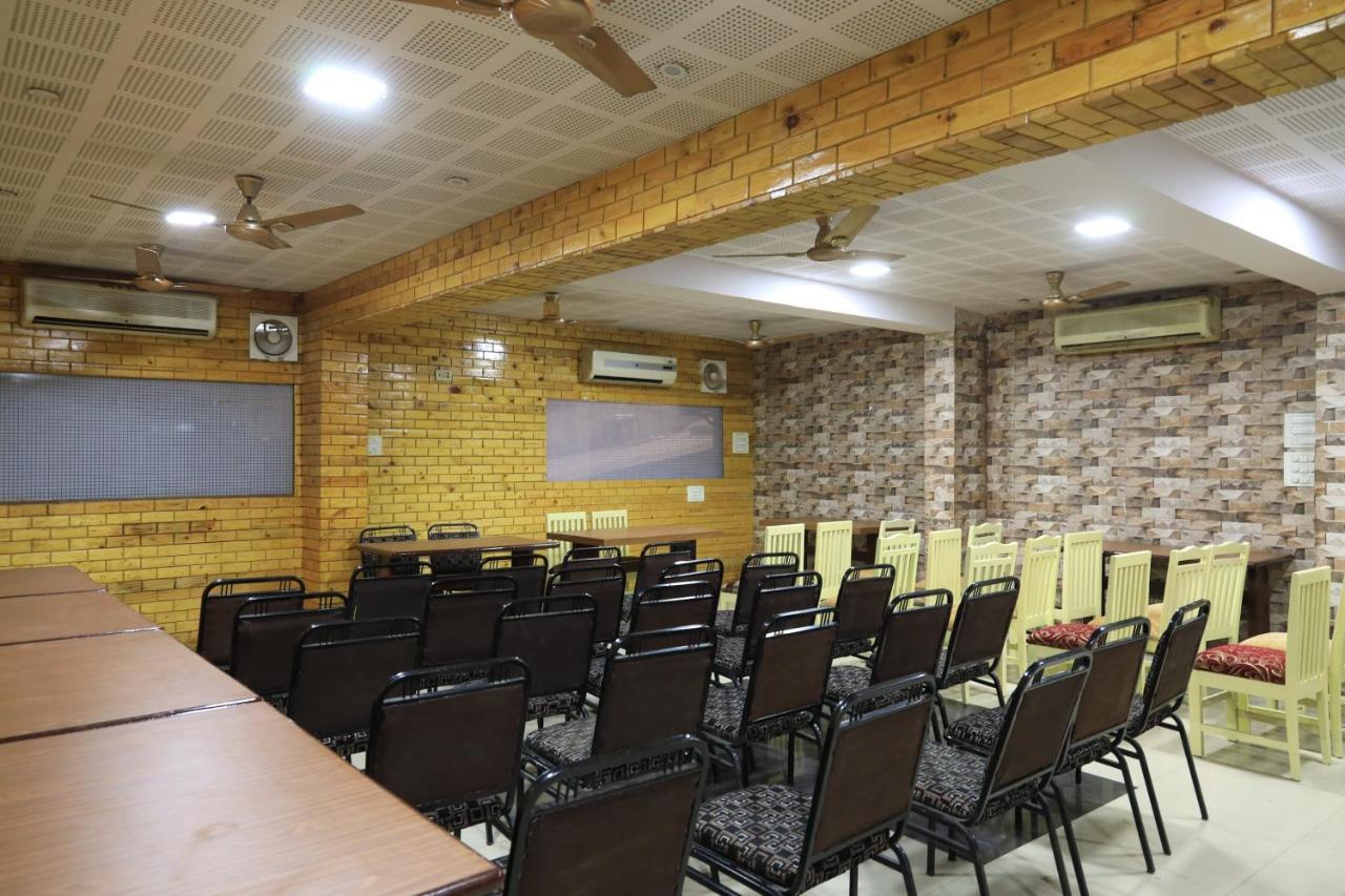 Oyo Flagship 77764 Hotel Rahul Ganeshpeth Colony Nagpur