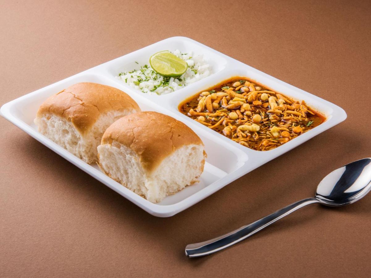 Hotel Oyo Flagship 77764 Hotel Rahul Ganeshpeth Colony