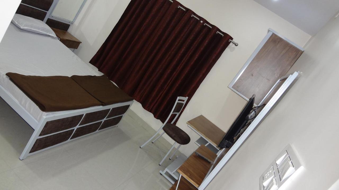 Hostel Anand P G Males Only *