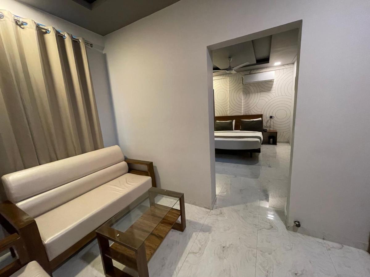 Manomay Homes Hotel
