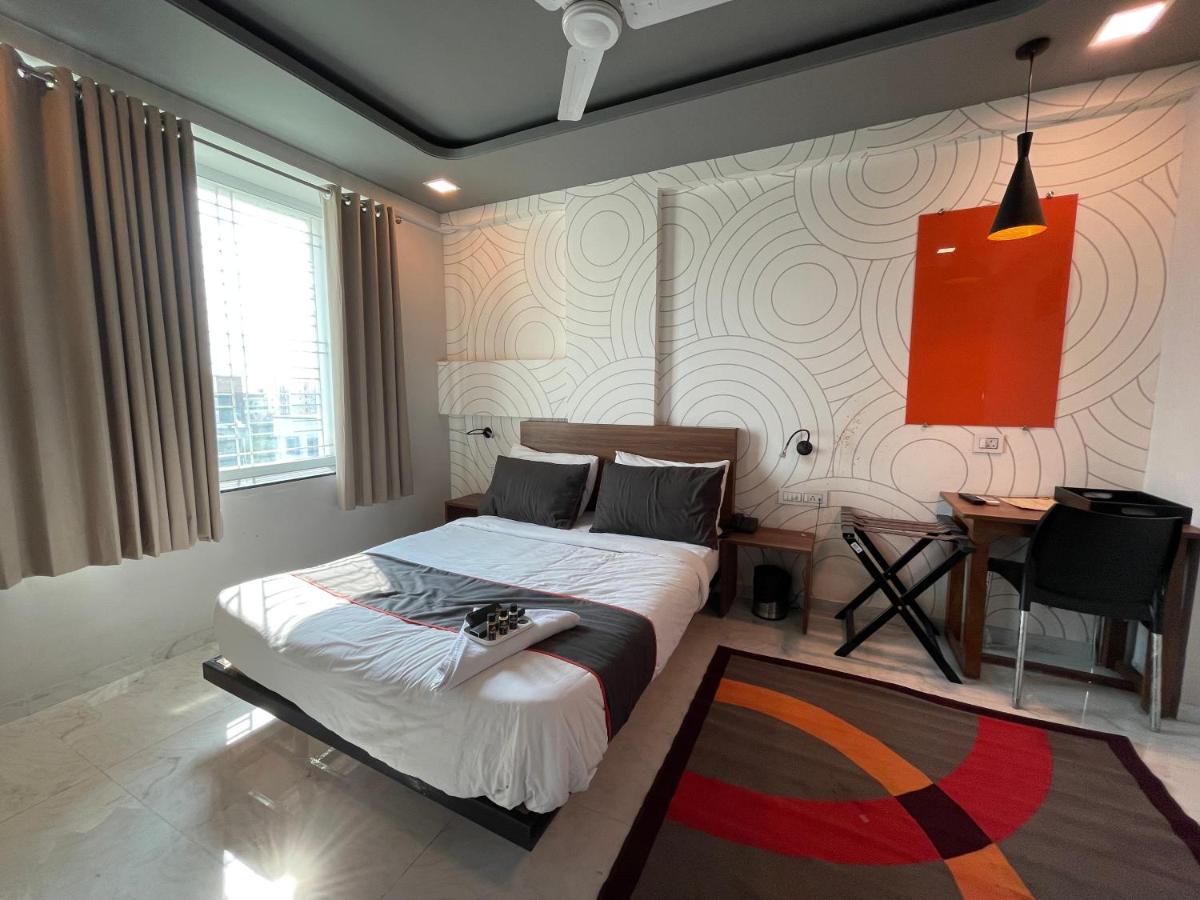 Hotel Manomay Homes