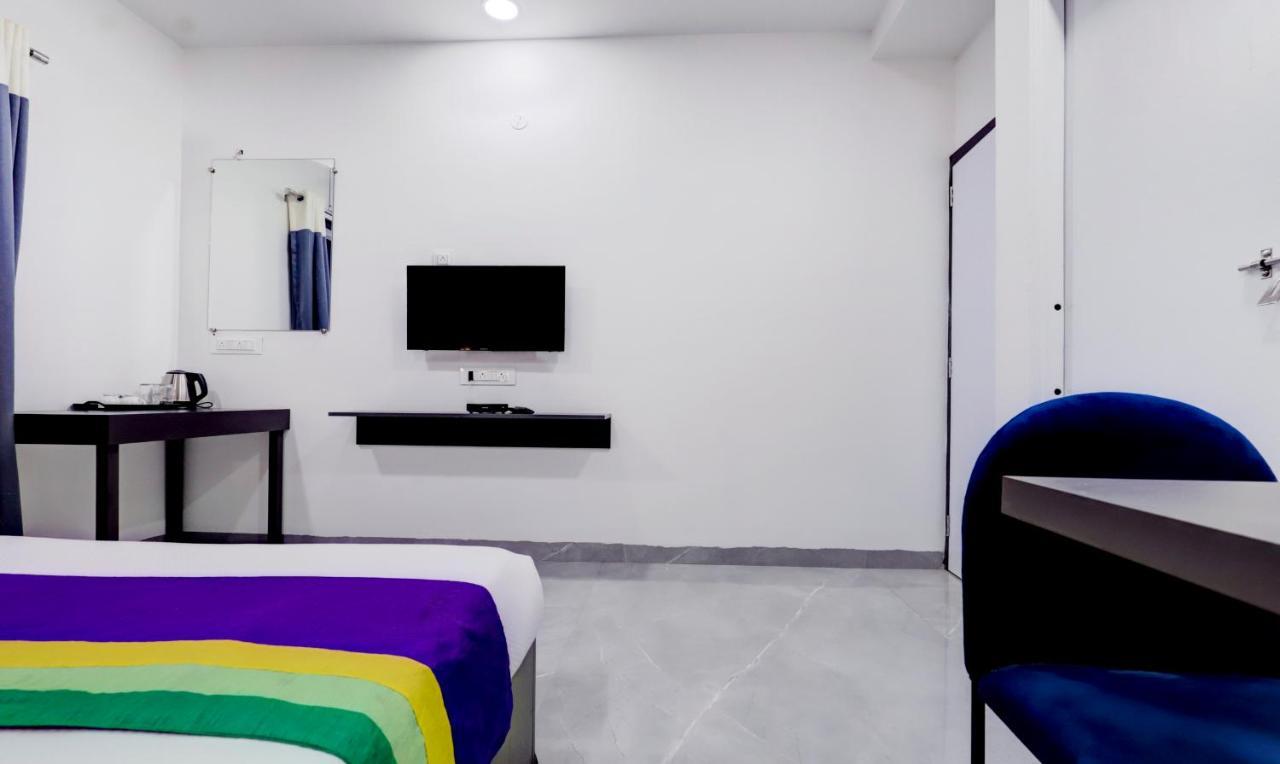Treebo Finesta Suites, Airport Hotel