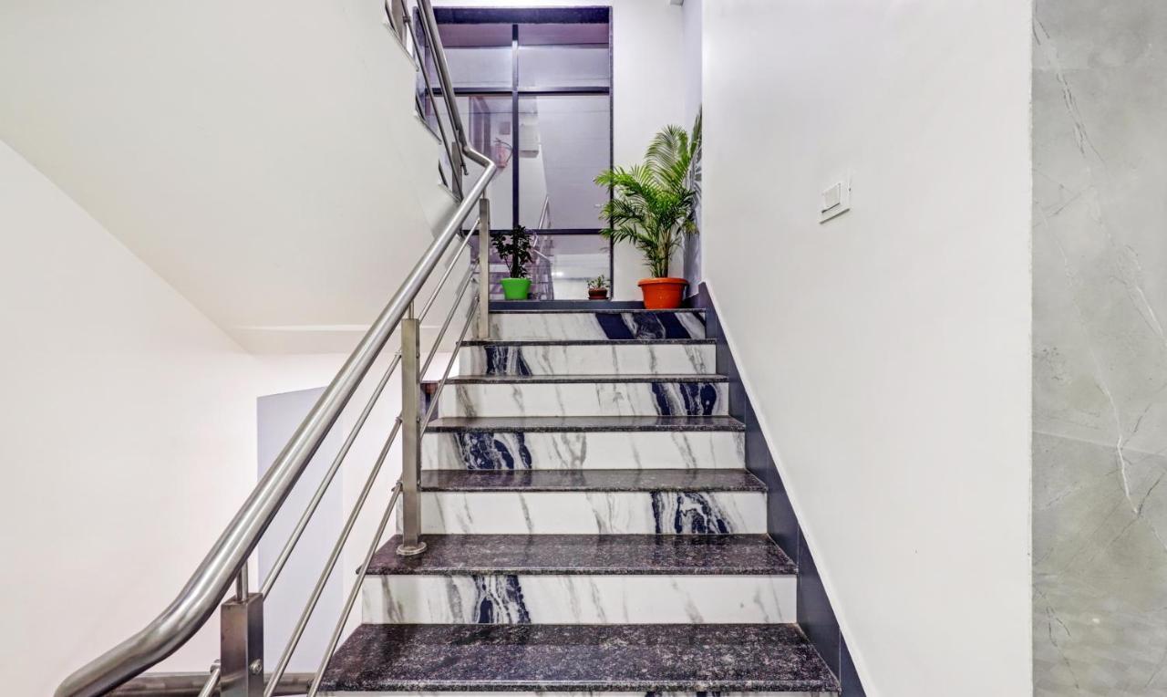 Hotel Treebo Finesta Suites, Airport