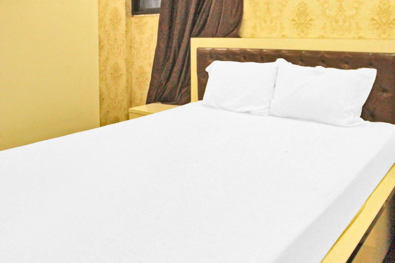 Oyo Flagship Royals Gold 3*