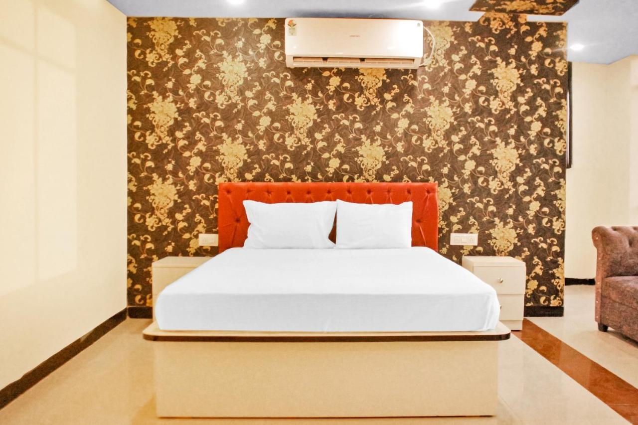 Oyo Flagship Royals Gold 3*