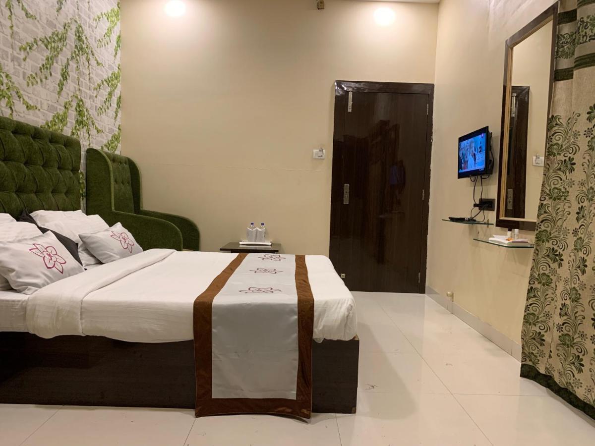 Jk 126 Parashar Legacy - Opp Railway Station Hotel 2*