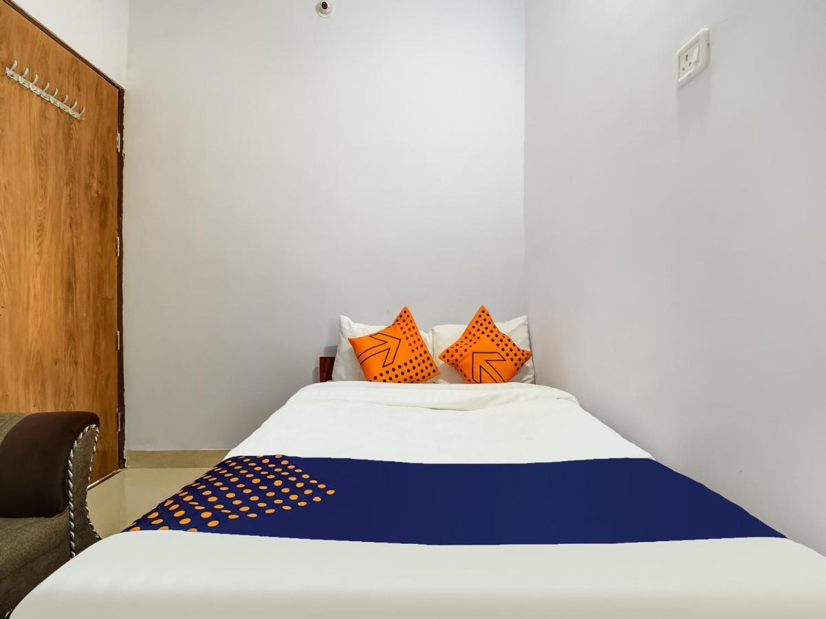 Spot On Purushottam Service Hotel 2*
