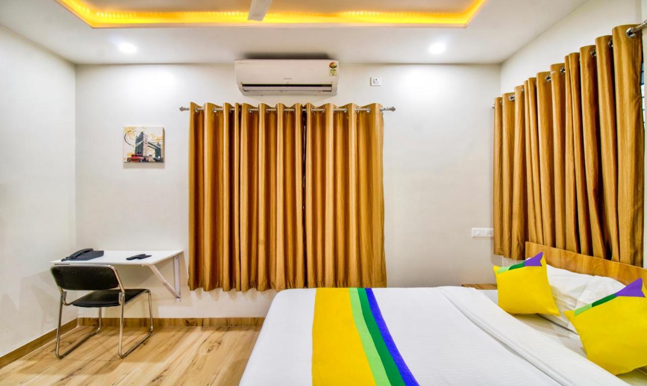 Itsy Shri Guru Service Hotel