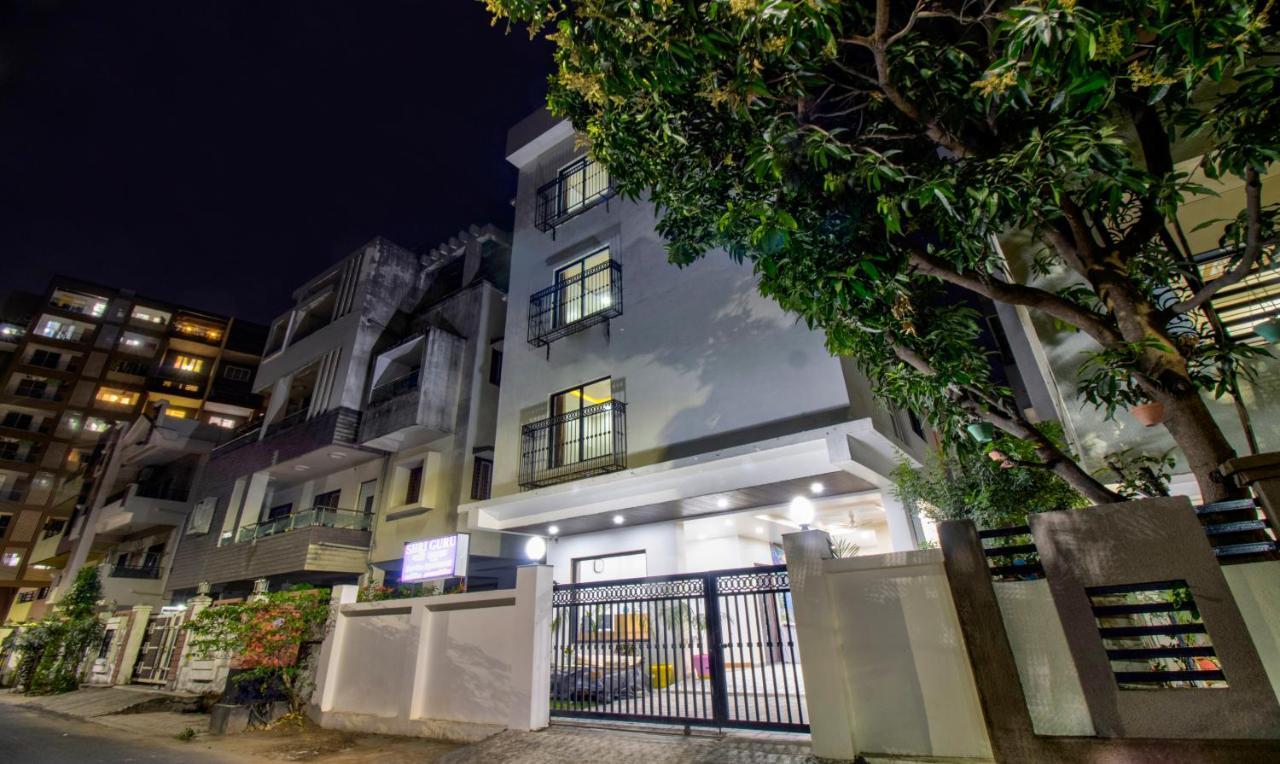 Itsy Shri Guru Service Hotel