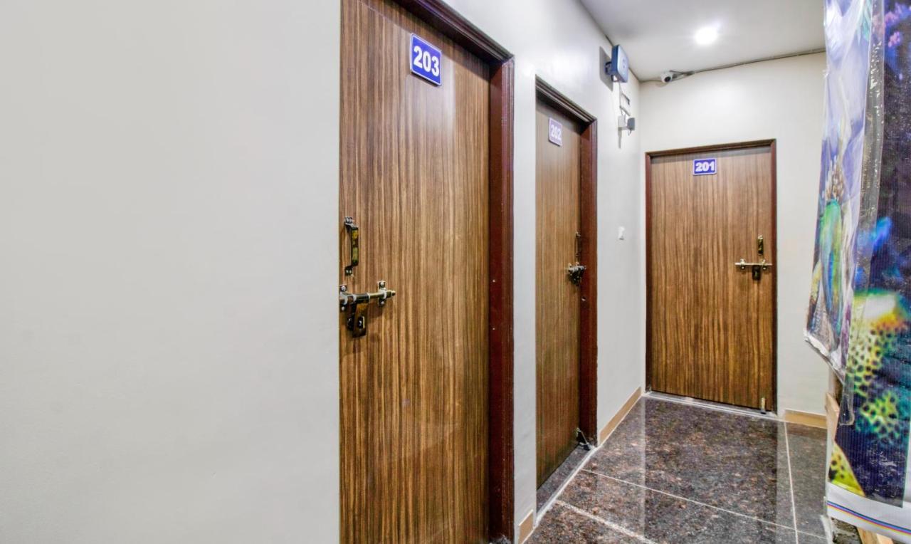 Itsy Shri Guru Service Hotel 3*