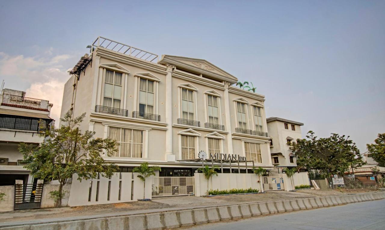 Treebo Premium Median Hotel 4*