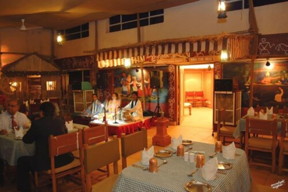The Pride Hotel, Hotel