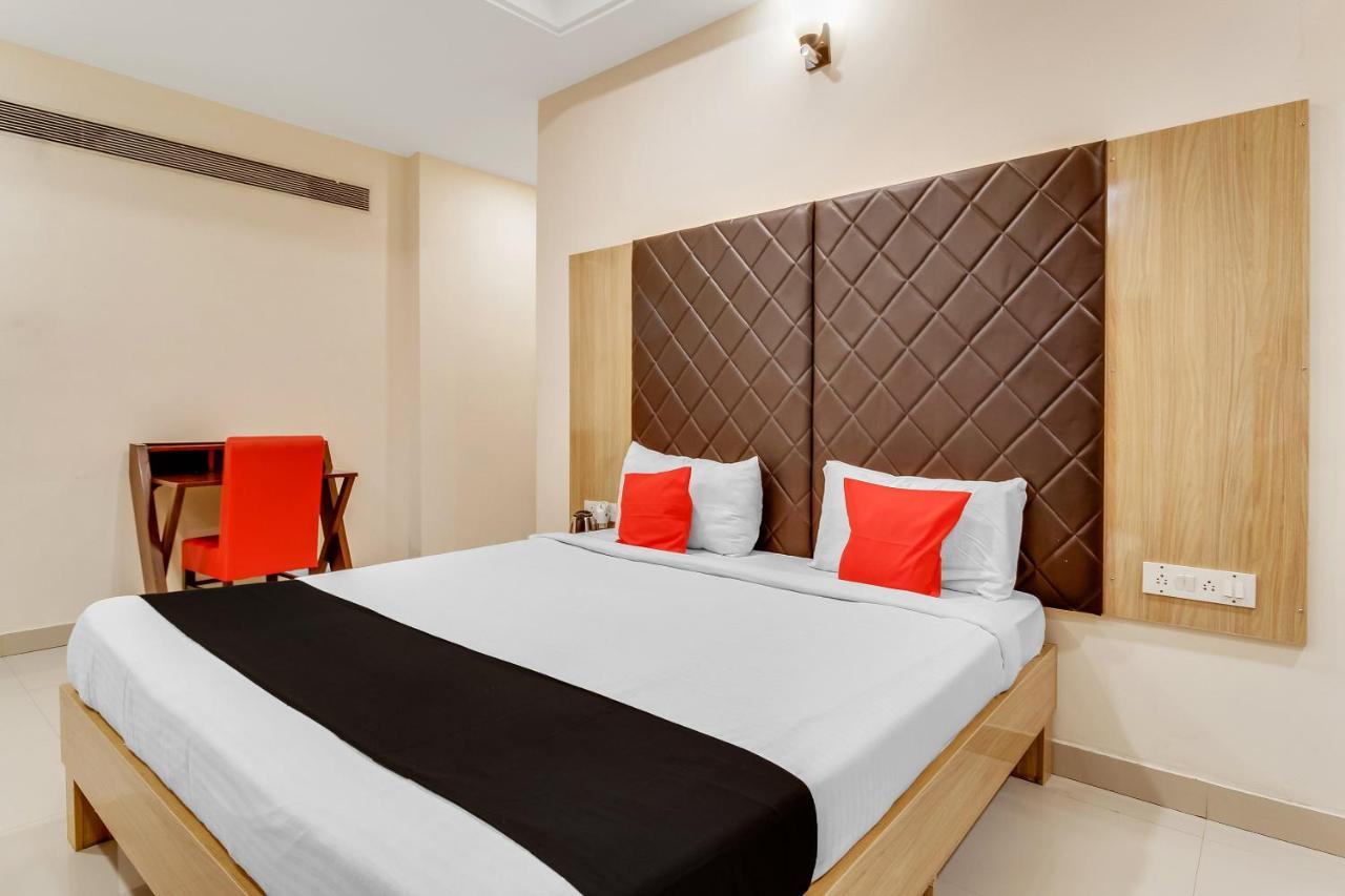 Capital O 19666 Solitaire Hotel 3*