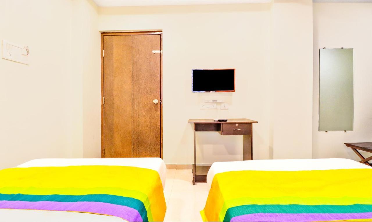 Itsy Carnival Hotel
